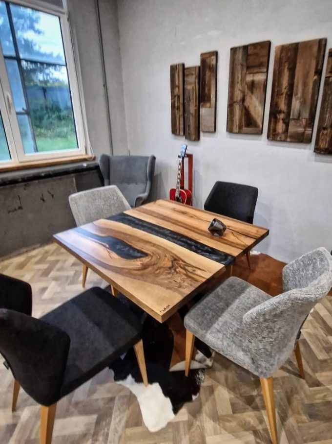 Tisch-Holz-massiv-jedalensky-st.vol-zivica