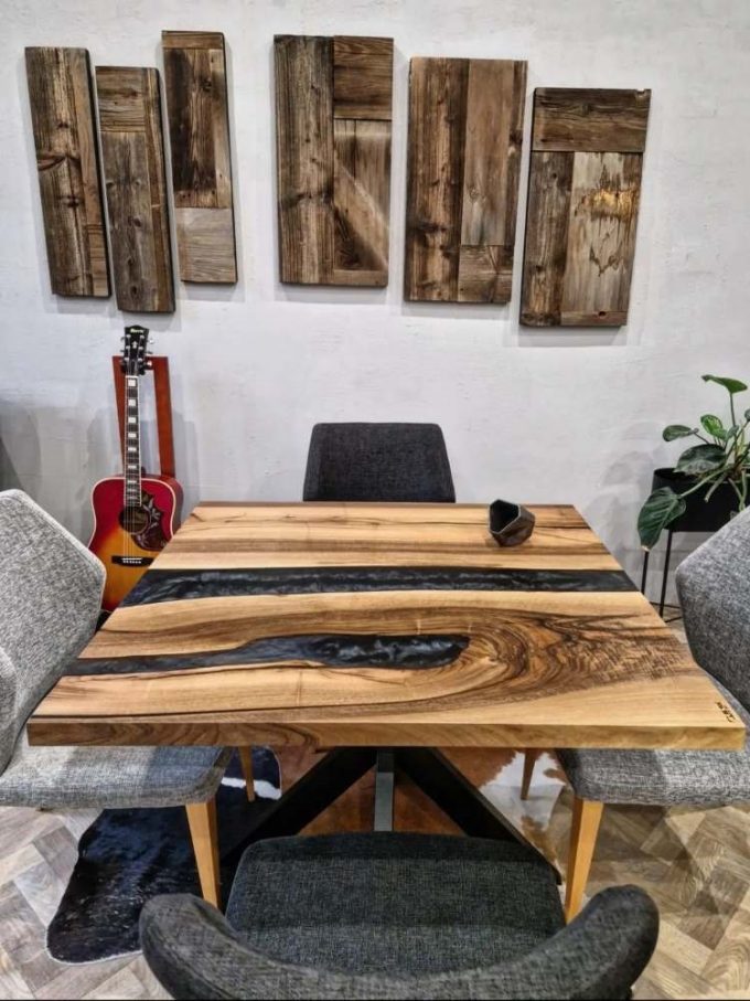 Tisch-Holz-massiv-jedalensky-st.vol-zivica