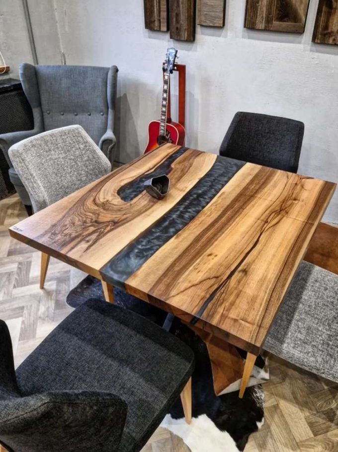 Tisch-Holz-massiv-jedalensky-st.vol-zivica