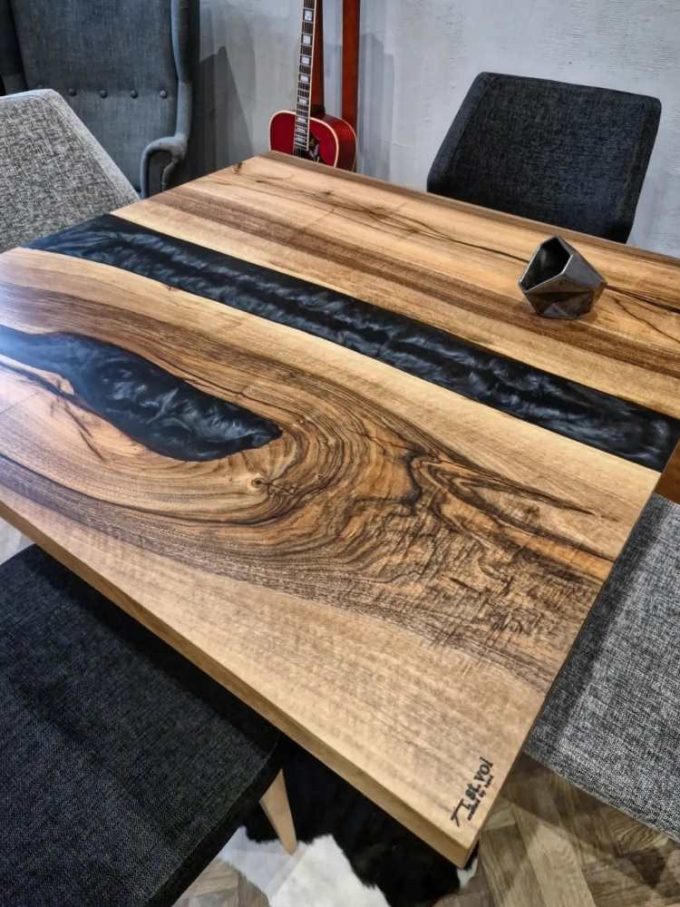 Tisch-Holz-massiv-jedalensky-st.vol-zivica
