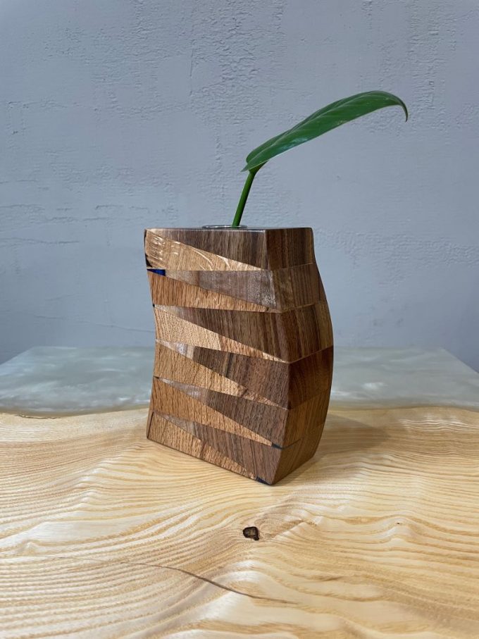 vase_decoration_wood_stem