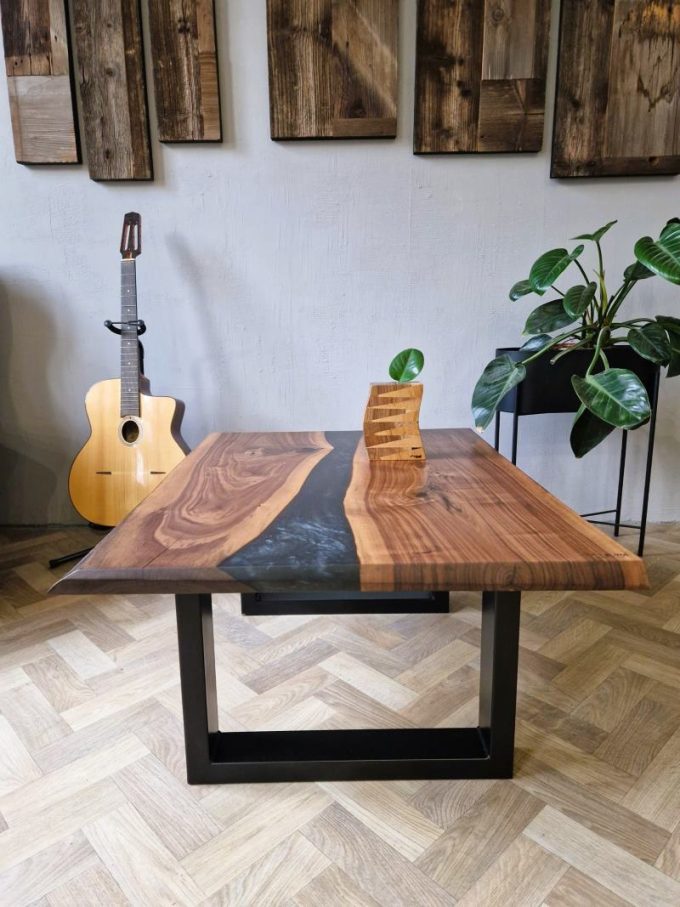 table-wooden-massiv-conference-st.vol-walnut