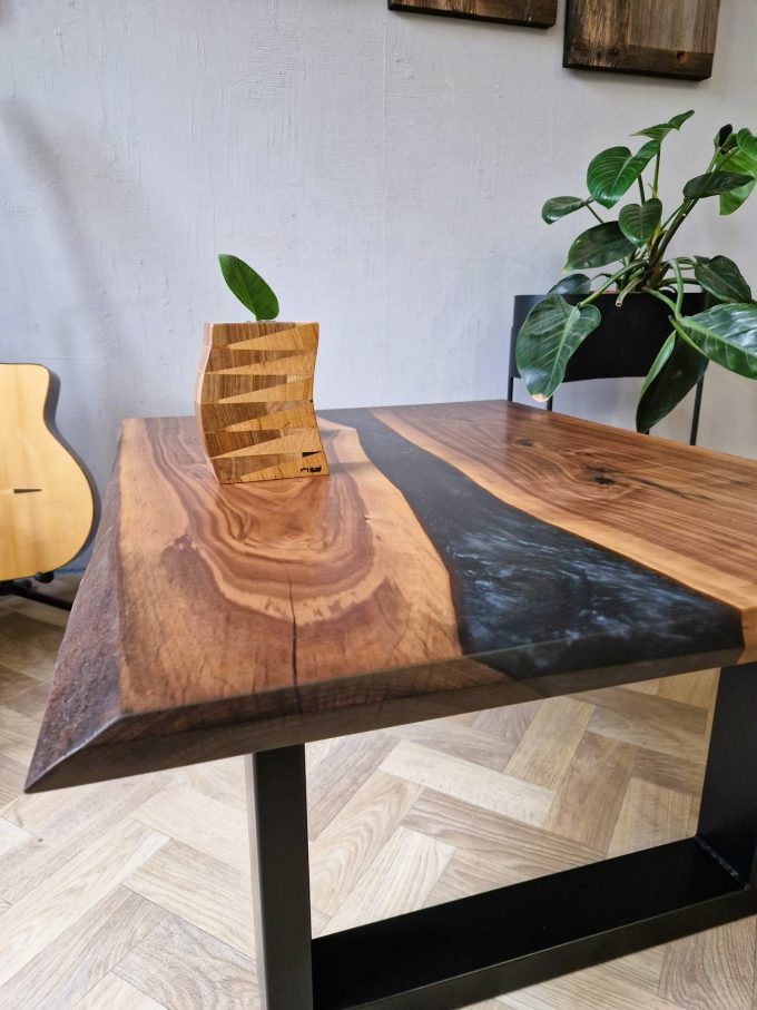table-wooden-massiv-conference-st.vol-walnut